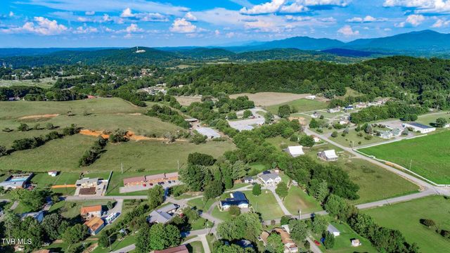 500 Buckingham Dr, Newport, TN 37821