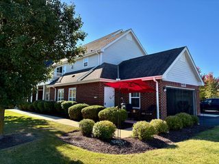 12374 W Virginia CIRCLE #8, Franklin, WI 53132