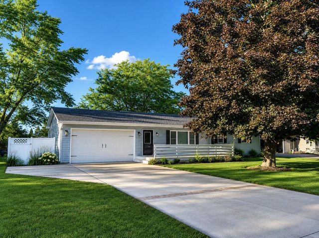 1170 Cypress POINT, Twin Lakes, WI 53181