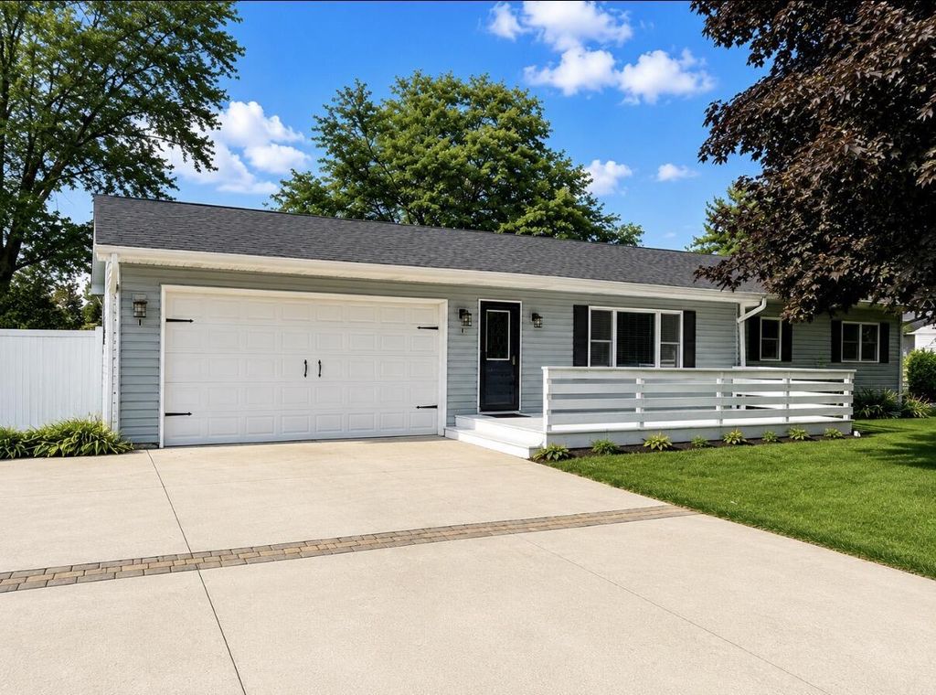 1170 Cypress POINT, Twin Lakes, WI 53181