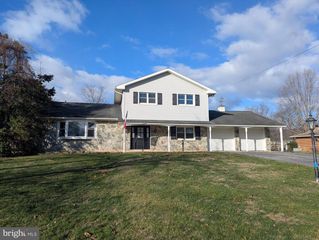 1808 WESTFIELD RD, Harrisburg, PA 17112