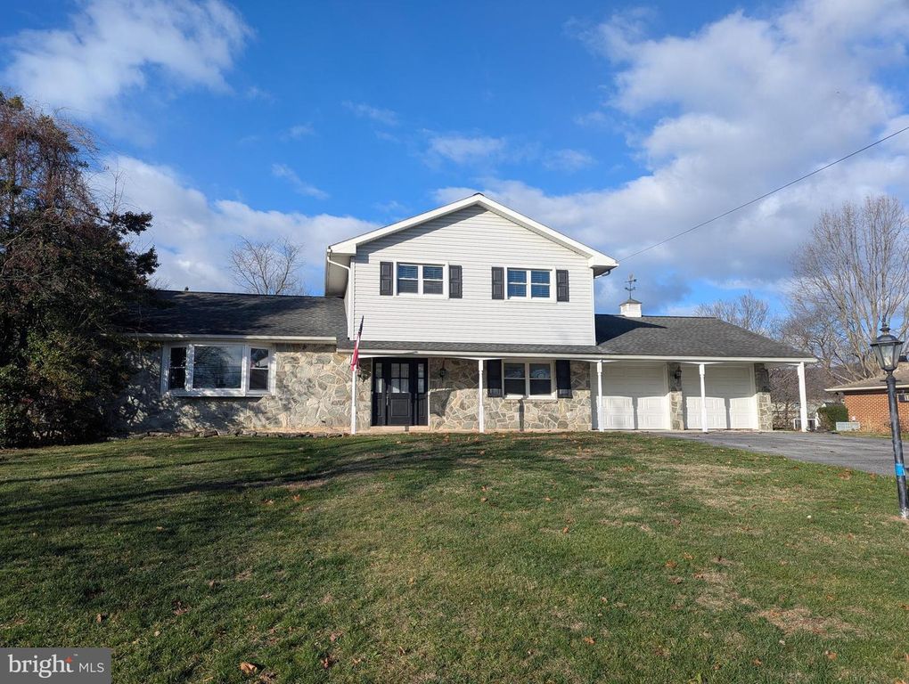 1808 WESTFIELD RD, Harrisburg, PA 17112