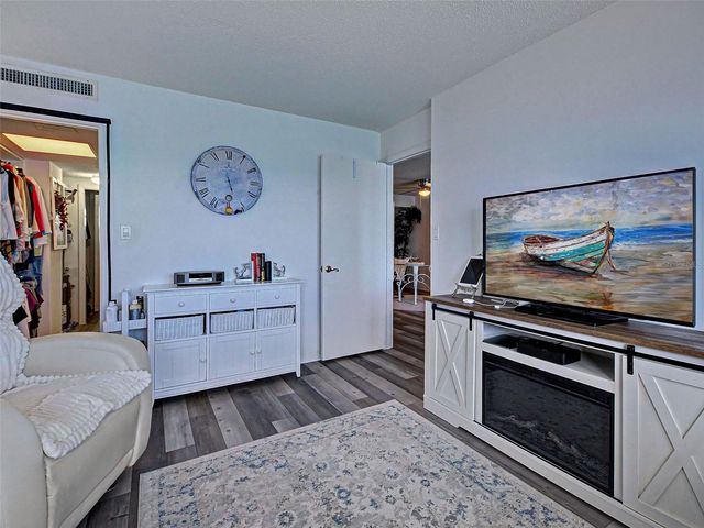 633 ALHAMBRA ROAD 1006, Venice, FL 34285