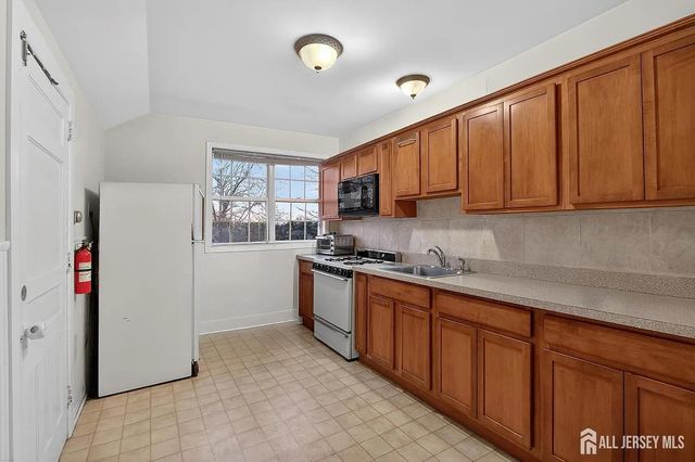 58 Brotherhood Street, Piscataway, NJ 08854