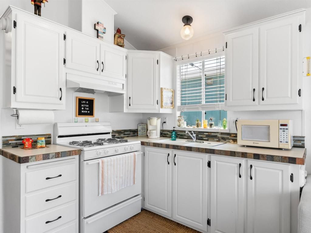 Image 4 of property listing at 900 N Cleveland Street 119, Oceanside, CA 92054