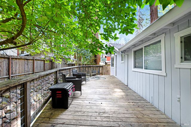 15289 Willow Rd, Guerneville, CA 95446