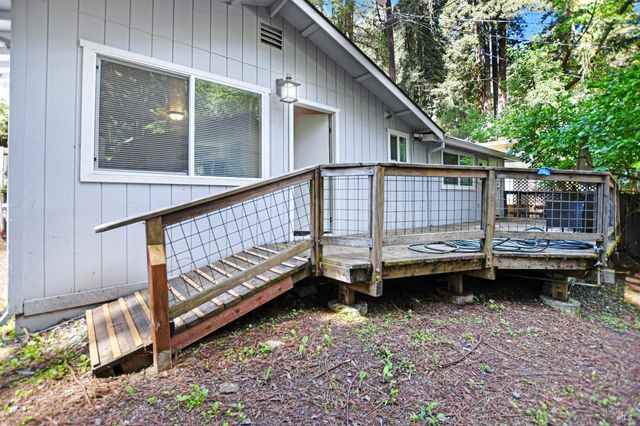 15289 Willow Rd, Guerneville, CA 95446