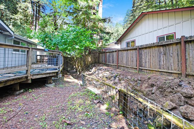 15289 Willow Rd, Guerneville, CA 95446