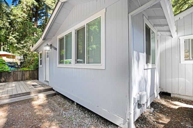 15289 Willow Rd, Guerneville, CA 95446