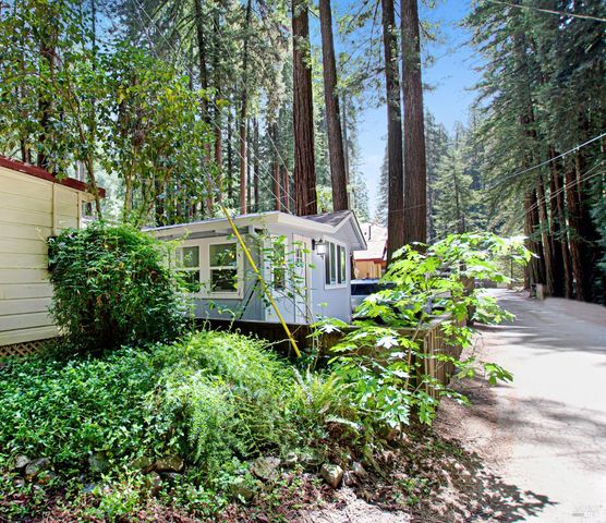 15289 Willow Rd, Guerneville, CA 95446