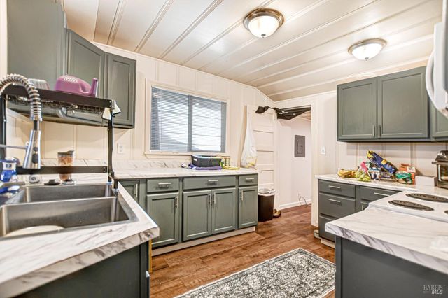 15289 Willow Rd, Guerneville, CA 95446