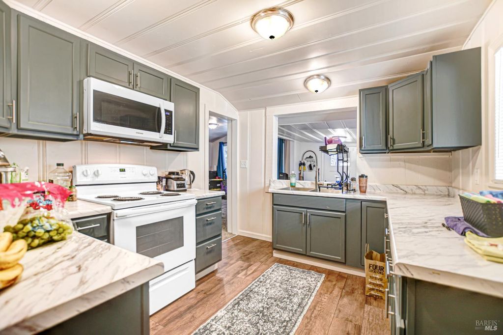 15289 Willow Rd, Guerneville, CA 95446