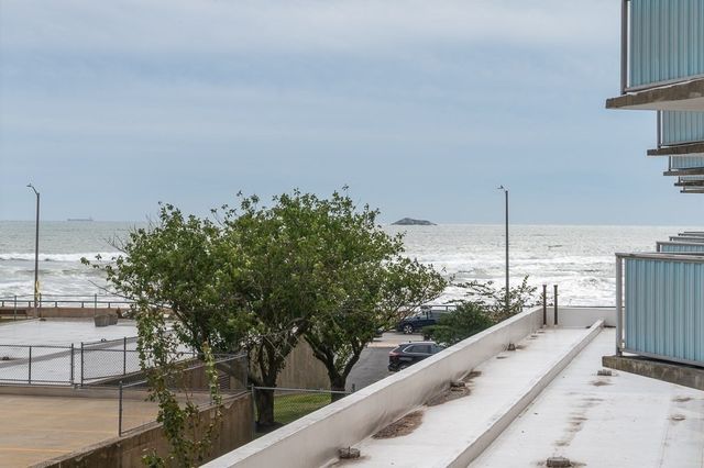 300 Lynn Shore Dr 307, Lynn, MA 01902