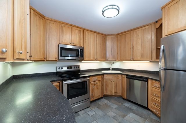 300 Lynn Shore Dr 307, Lynn, MA 01902