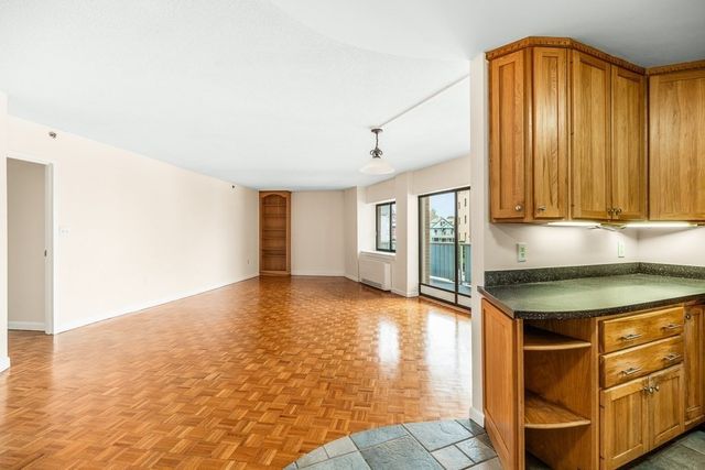 300 Lynn Shore Dr 307, Lynn, MA 01902