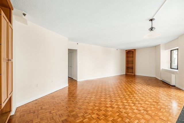 300 Lynn Shore Dr 307, Lynn, MA 01902