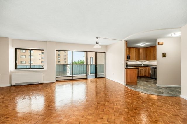 300 Lynn Shore Dr 307, Lynn, MA 01902