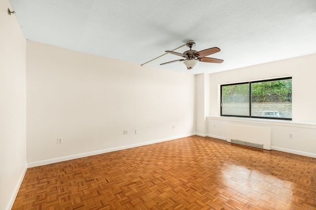 300 Lynn Shore Dr 307, Lynn, MA 01902