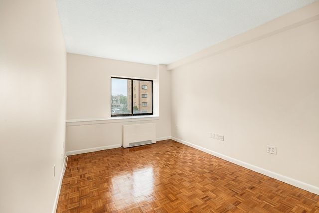 300 Lynn Shore Dr 307, Lynn, MA 01902