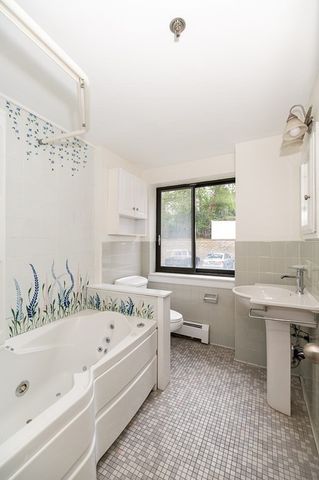 300 Lynn Shore Dr 307, Lynn, MA 01902