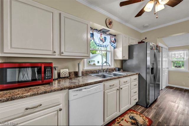 77 S Crowell Avenue, Geneva, OH 44041