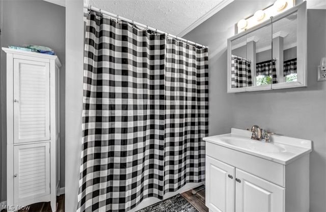 77 S Crowell Avenue, Geneva, OH 44041