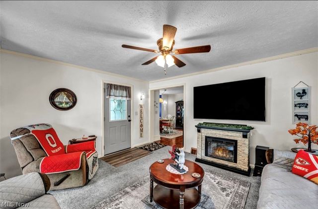 77 S Crowell Avenue, Geneva, OH 44041