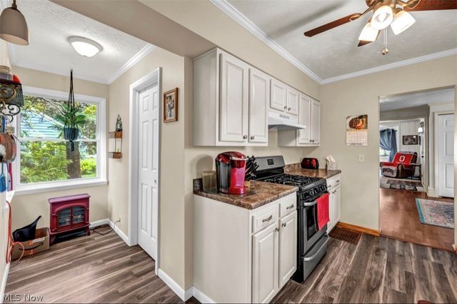 77 S Crowell Avenue, Geneva, OH 44041