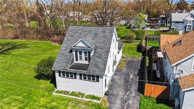 12 Elmgrove Drive, Gates, NY 14606
