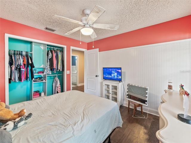 2619 GREEN VALLEY STREET, Valrico, FL 33596