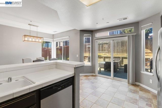 97 Del Sur St, Vallejo, CA 94591