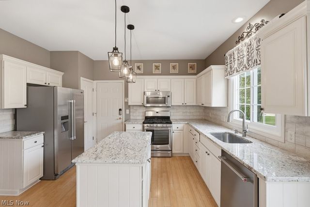 533 Continental Drive, Sagamore Hills, OH 44067