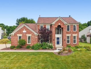 533 Continental Drive, Sagamore Hills, OH 44067