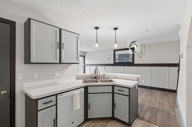 464 Heartland Court, Chanhassen, MN 55317