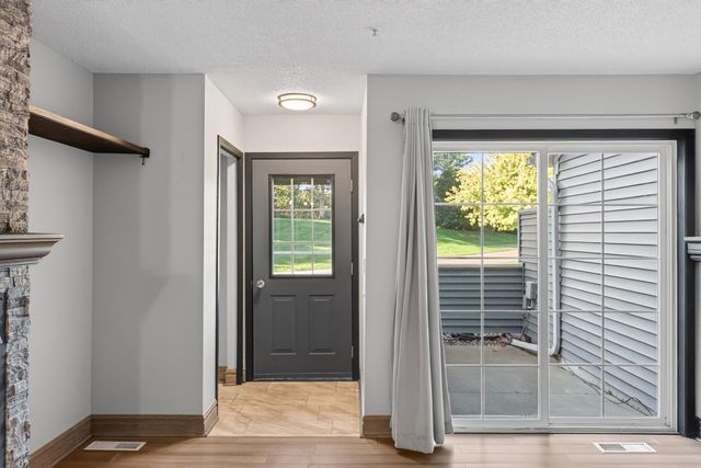 464 Heartland Court, Chanhassen, MN 55317