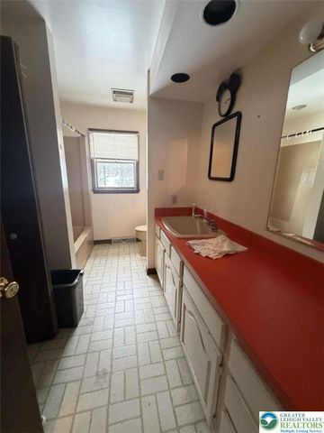 6204 Grouse Drive, East Allen Twp, PA 18017