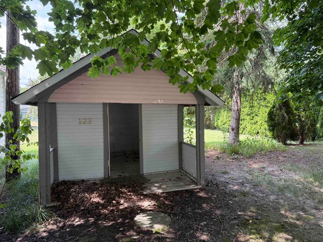 1884 West Street, Reese, MI 48757