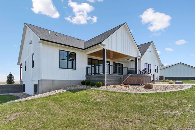 7343 Wagner Road, Cedar Falls, IA 50613