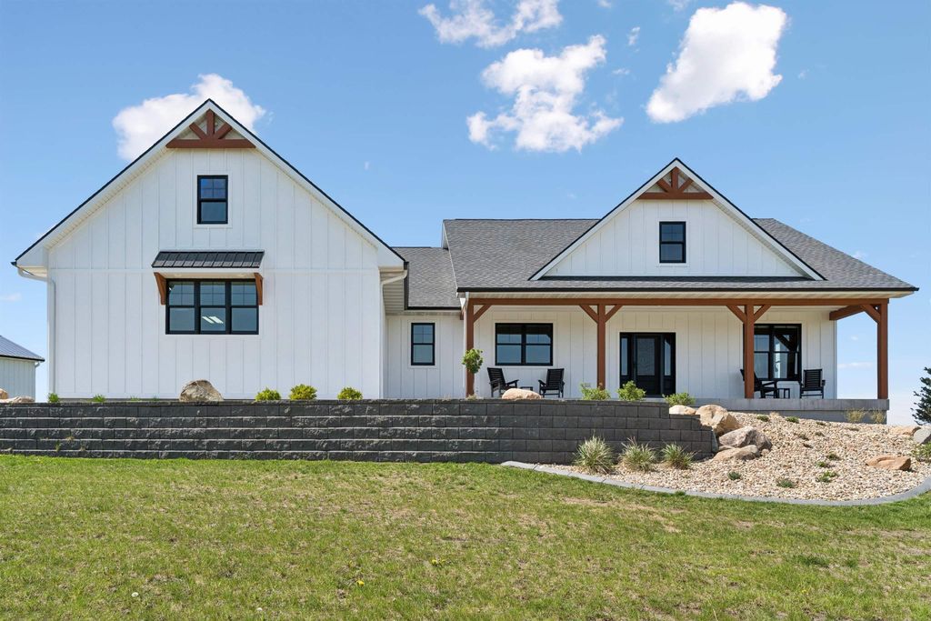 7343 Wagner Road, Cedar Falls, IA 50613