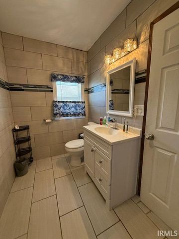 713 E Fairview Avenue, South Bend, IN 46614