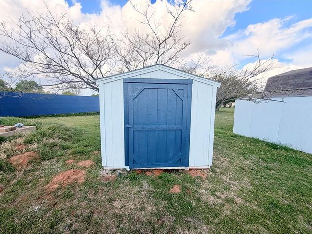 2508 Spring Valley Lane, Yukon, OK 73099