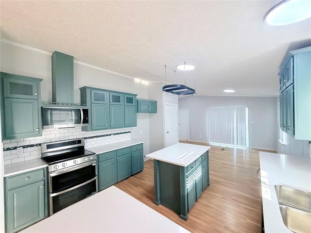 2508 Spring Valley Lane, Yukon, OK 73099