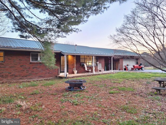 4262 UPPER RD, Shamokin, PA 17872