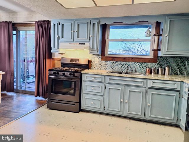 4262 UPPER RD, Shamokin, PA 17872