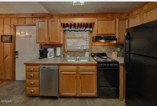 2120 Jeans Way, Sevierville, TN 37876