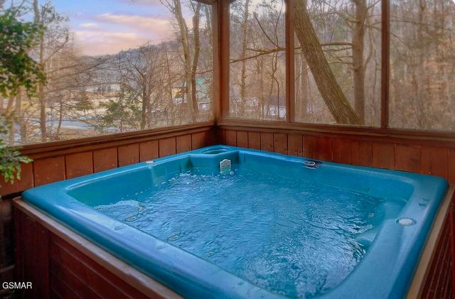 2120 Jeans Way, Sevierville, TN 37876