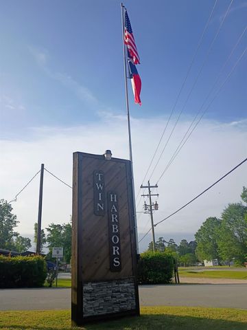 465 Creek Drive, Onalaska, TX 77360