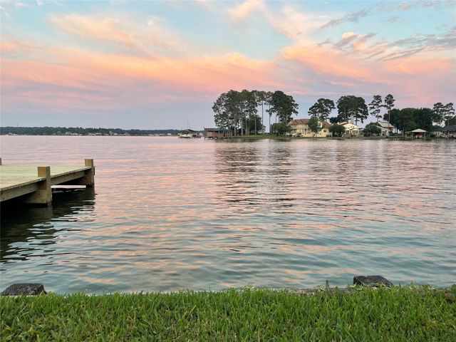 465 Creek Drive, Onalaska, TX 77360