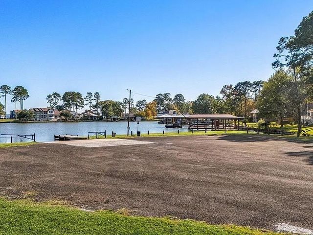 465 Creek Drive, Onalaska, TX 77360
