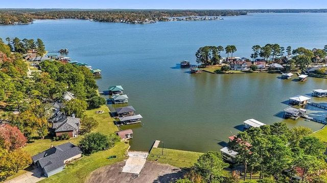 465 Creek Drive, Onalaska, TX 77360